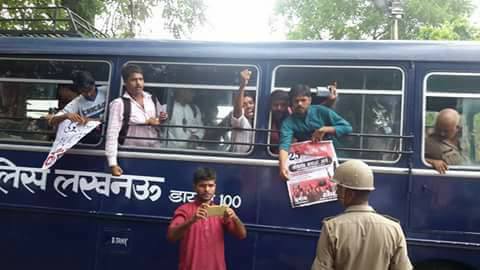 Police arresting AISA-RYA members in Lucknow