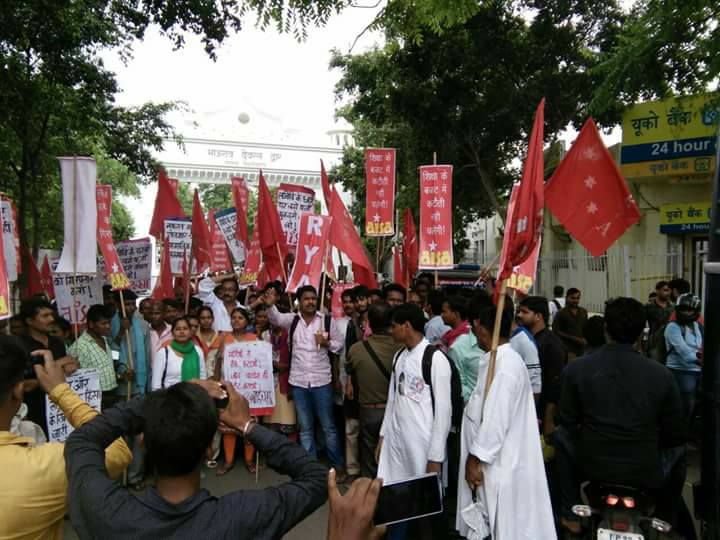 AISA marching towards Lucknow Vidhan Sabha