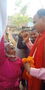 Comrade Vinod meeting a CPIML supporter